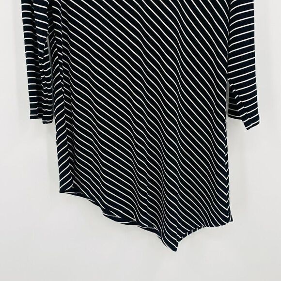 Chico's Travelers Size Medium Black & White Asymmetric Hem Tunic Top Long Sleeve - Picture 3 of 9